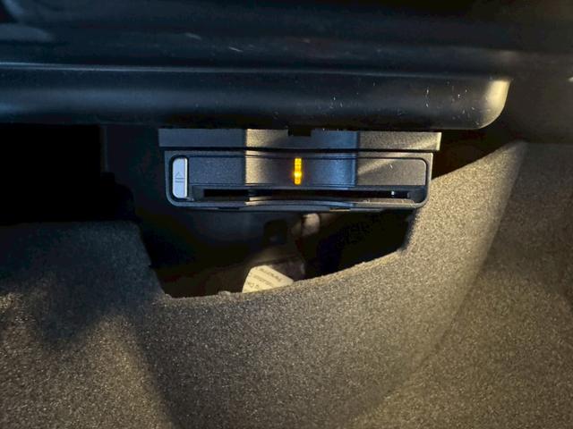 Aクラス A180 /ワンオーナー/レーダーセーフティPKG/純正ナビ/TV/CD・DVD/Bluetooth/バックカメラ/ハーフレザーシート/前席シートヒーター/レーダークルーズコントロール/BSM/ETC(76枚目)