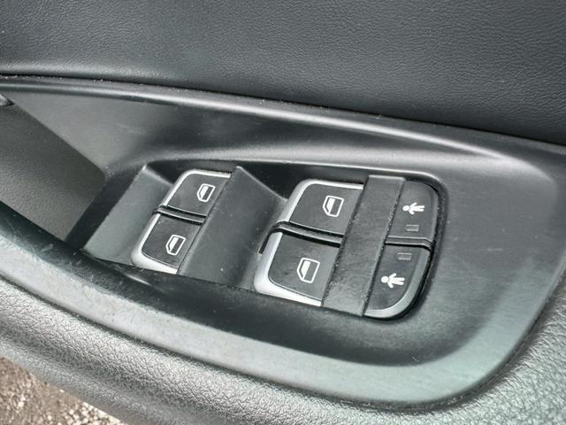 A6 2.8FSIクワトロ Sラインパッケージ /BOSEサウンド/黒革/パワーシート/前席シートヒーター/シートメモリー/純正ナビ/TV/Bluetooth/CD・DVD/バクカメラ/クリアランスソナー/サイドアシスト/レーダークルーズ/ETC(31枚目)