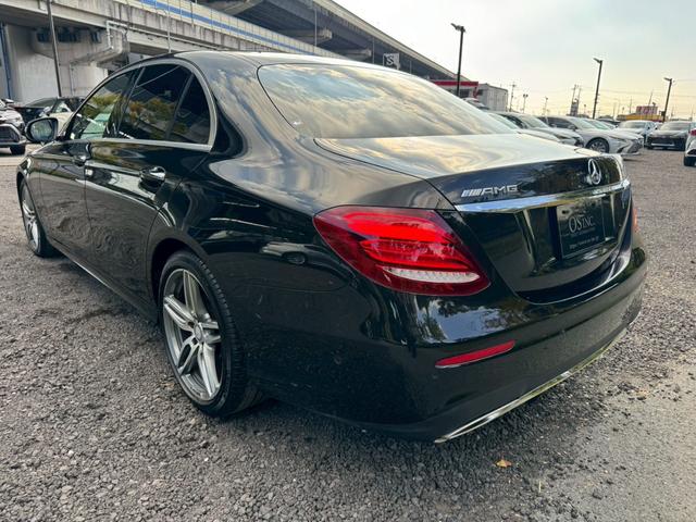 Ｅクラス Ｅ２００　アバンギャルド　スポーツ　／レザーエクスクルーシブＰＫＧ／ブルメスター／エアバランスＰＫＧ／全周囲カメラ／パワートランク／黒革／前席パワーシート・シートメモリー／全席シートヒーター／アンビエントライト／ＥＴＣ／純正１９ＡＷ（28枚目）