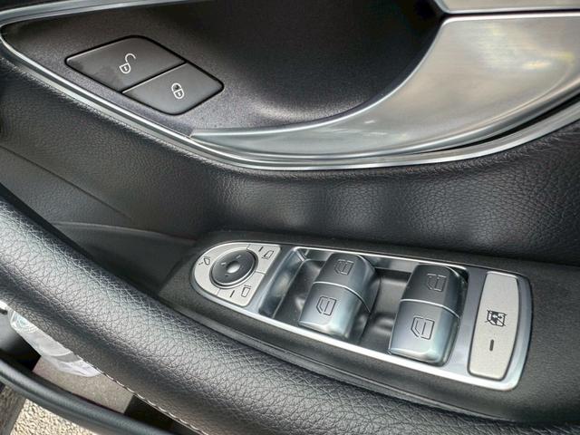 Ｅクラス Ｅ２００　アバンギャルド　スポーツ　／レザーエクスクルーシブＰＫＧ／ブルメスター／エアバランスＰＫＧ／全周囲カメラ／パワートランク／黒革／前席パワーシート・シートメモリー／全席シートヒーター／アンビエントライト／ＥＴＣ／純正１９ＡＷ（35枚目）