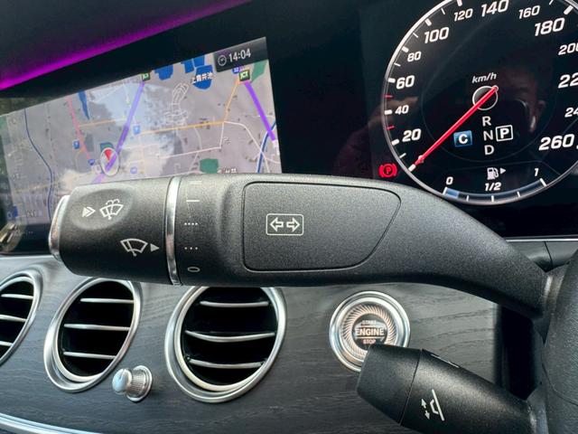 Ｅクラス Ｅ２００　アバンギャルド　スポーツ　／レザーエクスクルーシブＰＫＧ／ブルメスター／エアバランスＰＫＧ／全周囲カメラ／パワートランク／黒革／前席パワーシート・シートメモリー／全席シートヒーター／アンビエントライト／ＥＴＣ／純正１９ＡＷ（43枚目）