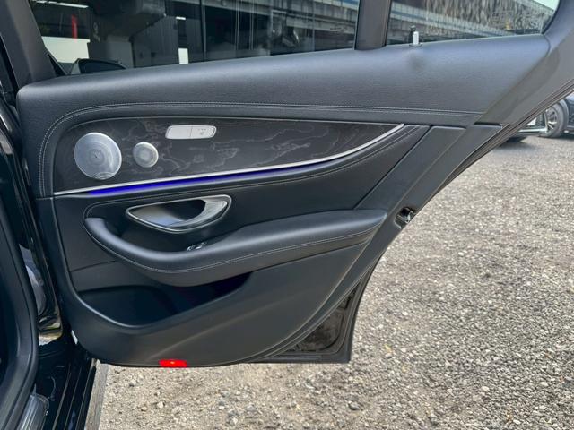 Ｅクラス Ｅ２００　アバンギャルド　スポーツ　／レザーエクスクルーシブＰＫＧ／ブルメスター／エアバランスＰＫＧ／全周囲カメラ／パワートランク／黒革／前席パワーシート・シートメモリー／全席シートヒーター／アンビエントライト／ＥＴＣ／純正１９ＡＷ（62枚目）