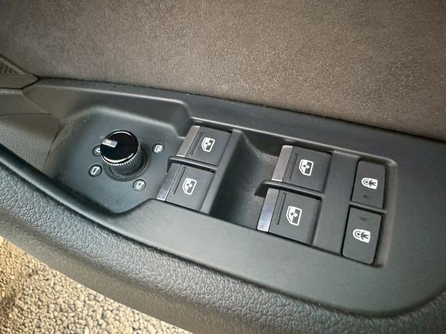 Ａ６ ５５ＴＦＳＩクワトロ　Ｓライン　／ＨＤマトリクスＬＥＤ／バーチャルコックピット／黒革レザー／純正ナビ／Ｂｌｕｅｔｏｏｔｈ／フルセグＴＶ／全周囲カメラ／シートヒーター／ＡＣＣ／ＬＫＡ／ＬＤＷ／ＢＳＭ／ＥＴＣ２．０／２０インチＯＰＡＷ（34枚目）