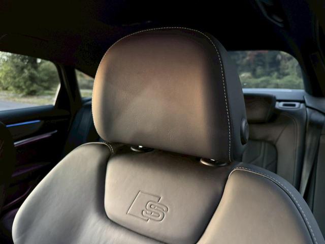 Ａ６ ５５ＴＦＳＩクワトロ　Ｓライン　／ＨＤマトリクスＬＥＤ／バーチャルコックピット／黒革レザー／純正ナビ／Ｂｌｕｅｔｏｏｔｈ／フルセグＴＶ／全周囲カメラ／シートヒーター／ＡＣＣ／ＬＫＡ／ＬＤＷ／ＢＳＭ／ＥＴＣ２．０／２０インチＯＰＡＷ（70枚目）