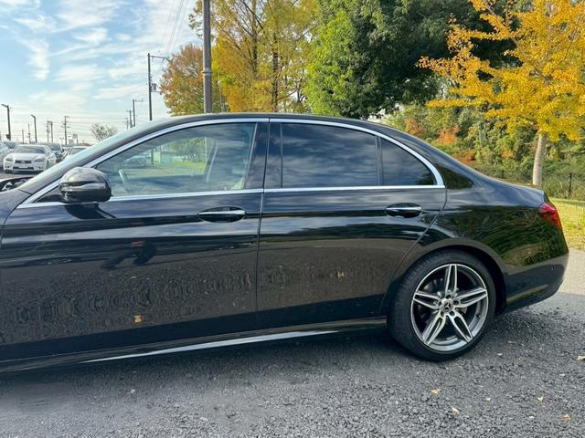 Ｅクラス Ｅ２００　アバンギャルド　スポーツ　／レザーエクスクルーシブＰＫＧ／ブルメスター／エアバランスＰＫＧ／全周囲カメラ／パワートランク／黒革／前席パワーシート・シートメモリー／全席シートヒーター／アンビエントライト／ＥＴＣ／純正１９ＡＷ（11枚目）