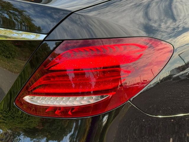 Ｅクラス Ｅ２００　アバンギャルド　スポーツ　／レザーエクスクルーシブＰＫＧ／ブルメスター／エアバランスＰＫＧ／全周囲カメラ／パワートランク／黒革／前席パワーシート・シートメモリー／全席シートヒーター／アンビエントライト／ＥＴＣ／純正１９ＡＷ（21枚目）