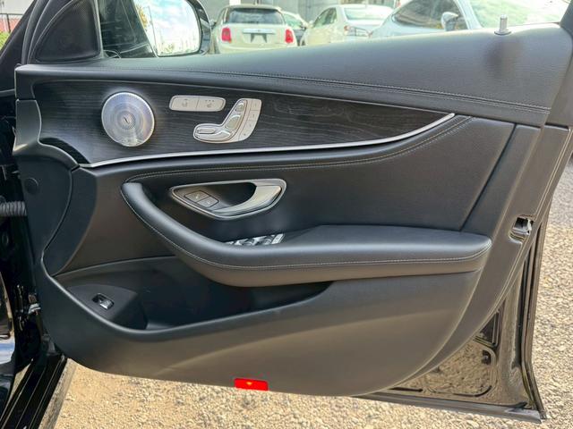 Ｅクラス Ｅ２００　アバンギャルド　スポーツ　／レザーエクスクルーシブＰＫＧ／ブルメスター／エアバランスＰＫＧ／全周囲カメラ／パワートランク／黒革／前席パワーシート・シートメモリー／全席シートヒーター／アンビエントライト／ＥＴＣ／純正１９ＡＷ（35枚目）