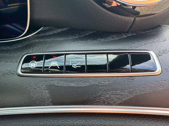 Ｅクラス Ｅ２００　アバンギャルド　スポーツ　／レザーエクスクルーシブＰＫＧ／ブルメスター／エアバランスＰＫＧ／全周囲カメラ／パワートランク／黒革／前席パワーシート・シートメモリー／全席シートヒーター／アンビエントライト／ＥＴＣ／純正１９ＡＷ（46枚目）