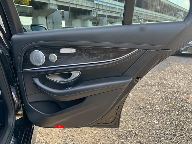 Ｅクラス Ｅ２００　アバンギャルド　スポーツ　／レザーエクスクルーシブＰＫＧ／ブルメスター／エアバランスＰＫＧ／全周囲カメラ／パワートランク／黒革／前席パワーシート・シートメモリー／全席シートヒーター／アンビエントライト／ＥＴＣ／純正１９ＡＷ（62枚目）