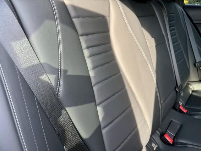 Ｅクラス Ｅ２００　アバンギャルド　スポーツ　／レザーエクスクルーシブＰＫＧ／ブルメスター／エアバランスＰＫＧ／全周囲カメラ／パワートランク／黒革／前席パワーシート・シートメモリー／全席シートヒーター／アンビエントライト／ＥＴＣ／純正１９ＡＷ（65枚目）
