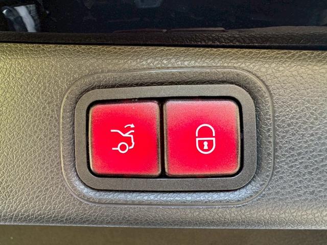 Ｅクラス Ｅ２００　アバンギャルド　スポーツ　／レザーエクスクルーシブＰＫＧ／ブルメスター／エアバランスＰＫＧ／全周囲カメラ／パワートランク／黒革／前席パワーシート・シートメモリー／全席シートヒーター／アンビエントライト／ＥＴＣ／純正１９ＡＷ（68枚目）