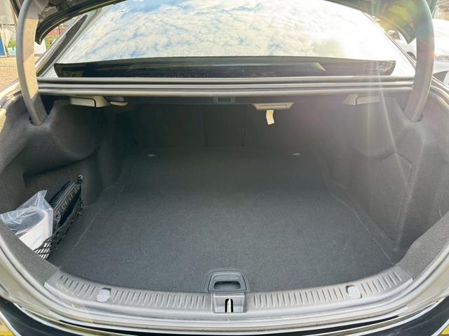 Ｅクラス Ｅ２００　アバンギャルド　スポーツ　／レザーエクスクルーシブＰＫＧ／ブルメスター／エアバランスＰＫＧ／全周囲カメラ／パワートランク／黒革／前席パワーシート・シートメモリー／全席シートヒーター／アンビエントライト／ＥＴＣ／純正１９ＡＷ（69枚目）