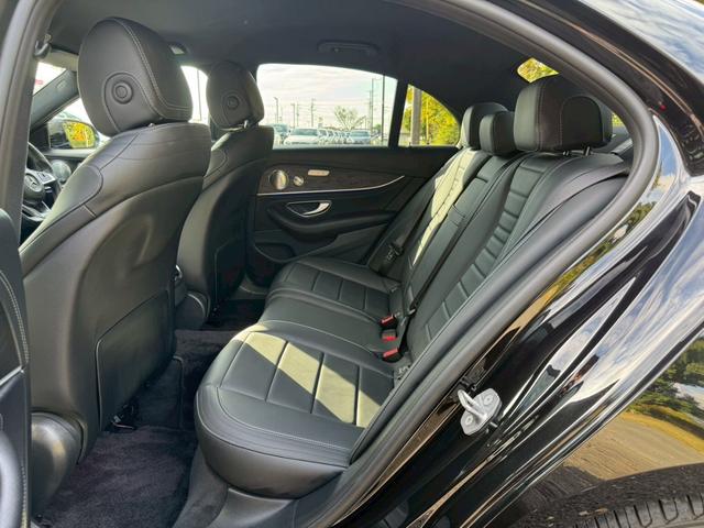 Ｅクラス Ｅ２００　アバンギャルド　スポーツ　／レザーエクスクルーシブＰＫＧ／ブルメスター／エアバランスＰＫＧ／全周囲カメラ／パワートランク／黒革／前席パワーシート・シートメモリー／全席シートヒーター／アンビエントライト／ＥＴＣ／純正１９ＡＷ（70枚目）