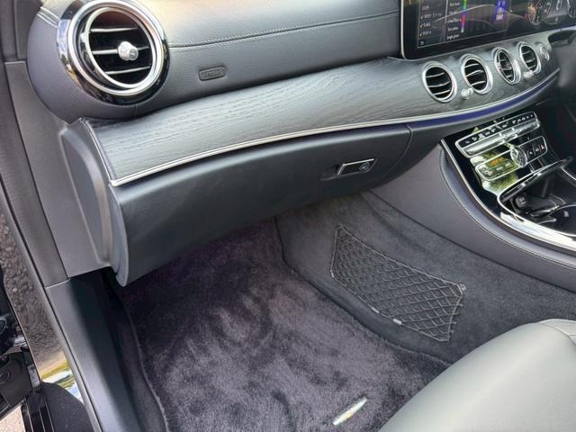 Ｅクラス Ｅ２００　アバンギャルド　スポーツ　／レザーエクスクルーシブＰＫＧ／ブルメスター／エアバランスＰＫＧ／全周囲カメラ／パワートランク／黒革／前席パワーシート・シートメモリー／全席シートヒーター／アンビエントライト／ＥＴＣ／純正１９ＡＷ（78枚目）