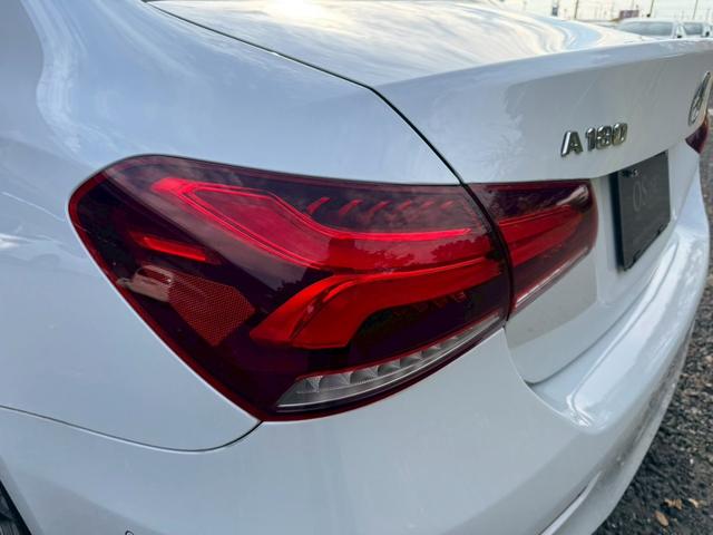 Ａクラスセダン Ａ１８０　スタイルセダン　ＡＭＧライン　／ワンオーナー／レーダーセーフティＰＫＧ／ナビゲーションＰＫＧ／ハーフレザーシート／前席パワーシート・メモリー・ヒーター／純正ナビ／バックカメラ／フルセグＴＶ／Ｂｌｕｅｔｏｏｔｈ／ＥＴＣ（27枚目）