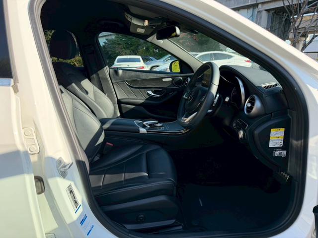 Ｃクラス Ｃ２００アバンギャルド　ＡＭＧライン　／レーダーセーフティＰＫＧ／ブラインドスポットアシスト／パワーシート／シートヒーター／シートメモリー／純正ナビ／Ｂｌｕｅｔｏｏｔｈ／ＣＤ・ＤＶＤ／フルセグＴＶ／レーダークルーズ／純正ＡＷ（37枚目）