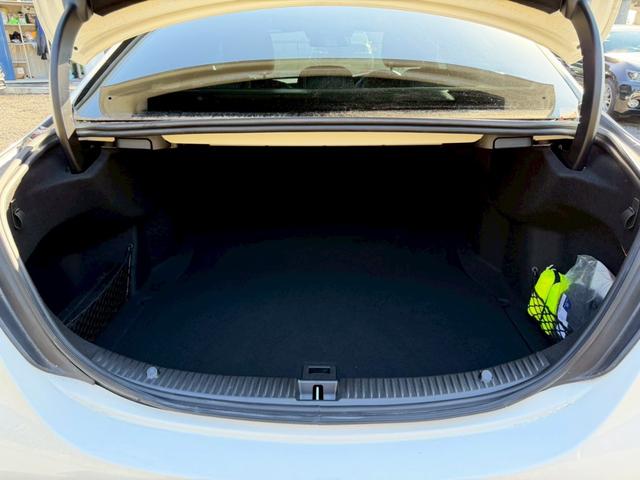 Ｃクラス Ｃ２００アバンギャルド　ＡＭＧライン　／レーダーセーフティＰＫＧ／ブラインドスポットアシスト／パワーシート／シートヒーター／シートメモリー／純正ナビ／Ｂｌｕｅｔｏｏｔｈ／ＣＤ・ＤＶＤ／フルセグＴＶ／レーダークルーズ／純正ＡＷ（64枚目）