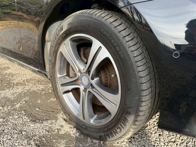 Ｅクラス Ｅ２００　４マチック　アバンギャルド　／レザーエクスクルーシブＰＫＧ／ブルメスター／エアバランスＰＫＧ／全周囲カメラ／パワートランク／黒革／前席パワーシート・シートメモリー／全席シートヒーター／アンビエントライト／ＥＴＣ／純正ＡＷ（15枚目）