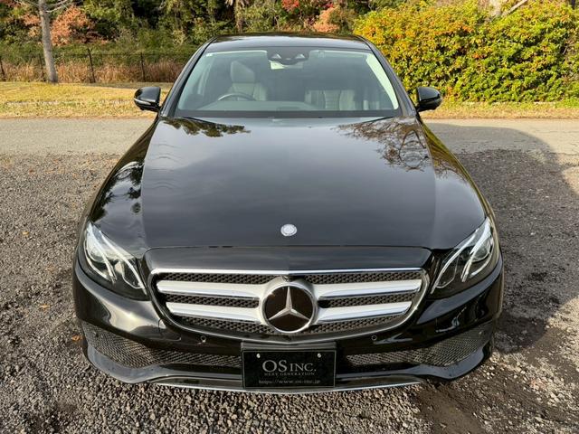 Ｅクラス Ｅ２００　４マチック　アバンギャルド　／レザーエクスクルーシブＰＫＧ／ブルメスター／エアバランスＰＫＧ／全周囲カメラ／パワートランク／黒革／前席パワーシート・シートメモリー／全席シートヒーター／アンビエントライト／ＥＴＣ／純正ＡＷ（20枚目）