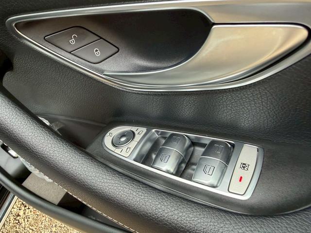 Ｅクラス Ｅ２００　４マチック　アバンギャルド　／レザーエクスクルーシブＰＫＧ／ブルメスター／エアバランスＰＫＧ／全周囲カメラ／パワートランク／黒革／前席パワーシート・シートメモリー／全席シートヒーター／アンビエントライト／ＥＴＣ／純正ＡＷ（31枚目）