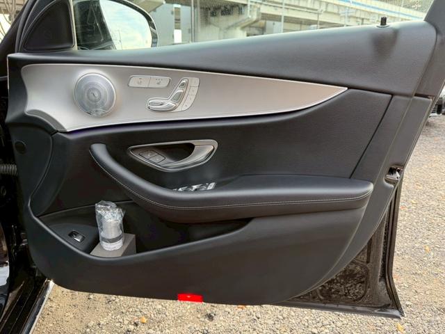 Ｅクラス Ｅ２００　４マチック　アバンギャルド　／レザーエクスクルーシブＰＫＧ／ブルメスター／エアバランスＰＫＧ／全周囲カメラ／パワートランク／黒革／前席パワーシート・シートメモリー／全席シートヒーター／アンビエントライト／ＥＴＣ／純正ＡＷ（32枚目）