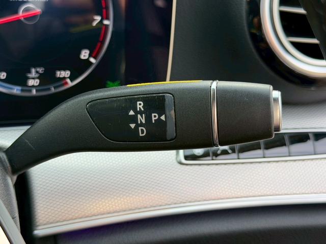 Ｅクラス Ｅ２００　４マチック　アバンギャルド　／レザーエクスクルーシブＰＫＧ／ブルメスター／エアバランスＰＫＧ／全周囲カメラ／パワートランク／黒革／前席パワーシート・シートメモリー／全席シートヒーター／アンビエントライト／ＥＴＣ／純正ＡＷ（40枚目）