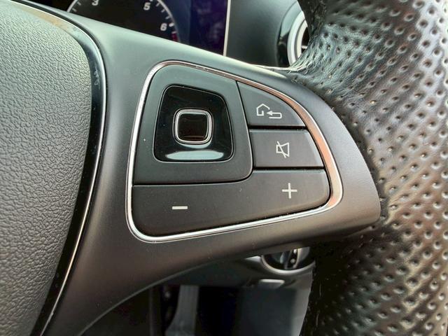 Ｅクラス Ｅ２００　４マチック　アバンギャルド　／レザーエクスクルーシブＰＫＧ／ブルメスター／エアバランスＰＫＧ／全周囲カメラ／パワートランク／黒革／前席パワーシート・シートメモリー／全席シートヒーター／アンビエントライト／ＥＴＣ／純正ＡＷ（41枚目）