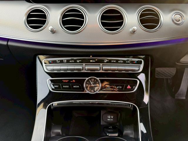 Ｅクラス Ｅ２００　４マチック　アバンギャルド　／レザーエクスクルーシブＰＫＧ／ブルメスター／エアバランスＰＫＧ／全周囲カメラ／パワートランク／黒革／前席パワーシート・シートメモリー／全席シートヒーター／アンビエントライト／ＥＴＣ／純正ＡＷ（51枚目）