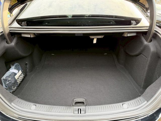 Ｅクラス Ｅ２００　４マチック　アバンギャルド　／レザーエクスクルーシブＰＫＧ／ブルメスター／エアバランスＰＫＧ／全周囲カメラ／パワートランク／黒革／前席パワーシート・シートメモリー／全席シートヒーター／アンビエントライト／ＥＴＣ／純正ＡＷ（64枚目）