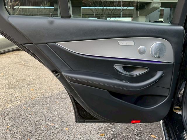 Ｅクラス Ｅ２００　４マチック　アバンギャルド　／レザーエクスクルーシブＰＫＧ／ブルメスター／エアバランスＰＫＧ／全周囲カメラ／パワートランク／黒革／前席パワーシート・シートメモリー／全席シートヒーター／アンビエントライト／ＥＴＣ／純正ＡＷ（68枚目）