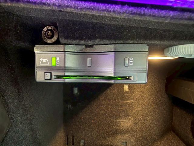 Ｅクラス Ｅ２００　４マチック　アバンギャルド　／レザーエクスクルーシブＰＫＧ／ブルメスター／エアバランスＰＫＧ／全周囲カメラ／パワートランク／黒革／前席パワーシート・シートメモリー／全席シートヒーター／アンビエントライト／ＥＴＣ／純正ＡＷ（78枚目）