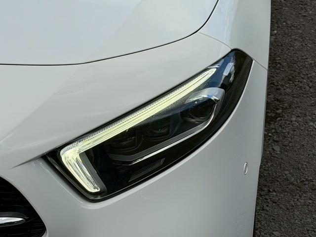 Ａクラス Ａ１８０　エディション１　／１５０台限定車／イエローグリーンアクセント専用エクステリア＆インテリア／専用１９インチＡＷ／アンビエントライト／レーダーセーフティＰ／全周囲カメラ／ＨＵＤ／純正ナビ／フルセグＴＶ／Ｂｌｕｅｔｏｏｔｈ（4枚目）