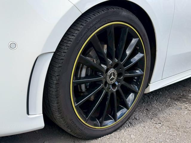 Ａクラス Ａ１８０　エディション１　／１５０台限定車／イエローグリーンアクセント専用エクステリア＆インテリア／専用１９インチＡＷ／アンビエントライト／レーダーセーフティＰ／全周囲カメラ／ＨＵＤ／純正ナビ／フルセグＴＶ／Ｂｌｕｅｔｏｏｔｈ（8枚目）
