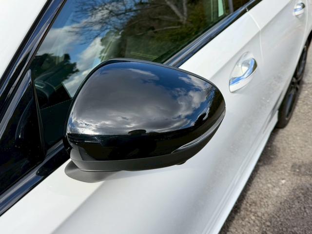 Ａクラス Ａ１８０　エディション１　／１５０台限定車／イエローグリーンアクセント専用エクステリア＆インテリア／専用１９インチＡＷ／アンビエントライト／レーダーセーフティＰ／全周囲カメラ／ＨＵＤ／純正ナビ／フルセグＴＶ／Ｂｌｕｅｔｏｏｔｈ（9枚目）