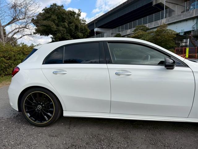 Ａクラス Ａ１８０　エディション１　／１５０台限定車／イエローグリーンアクセント専用エクステリア＆インテリア／専用１９インチＡＷ／アンビエントライト／レーダーセーフティＰ／全周囲カメラ／ＨＵＤ／純正ナビ／フルセグＴＶ／Ｂｌｕｅｔｏｏｔｈ（17枚目）