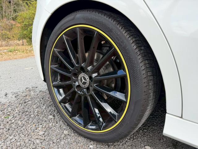Ａクラス Ａ１８０　エディション１　／１５０台限定車／イエローグリーンアクセント専用エクステリア＆インテリア／専用１９インチＡＷ／アンビエントライト／レーダーセーフティＰ／全周囲カメラ／ＨＵＤ／純正ナビ／フルセグＴＶ／Ｂｌｕｅｔｏｏｔｈ（24枚目）