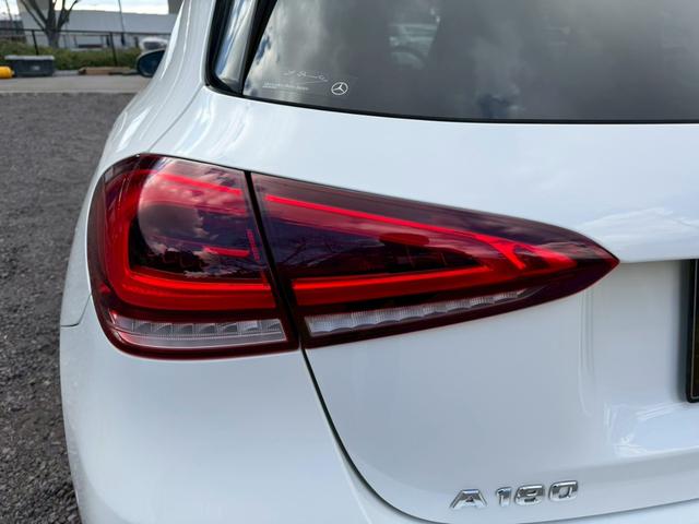 Ａクラス Ａ１８０　エディション１　／１５０台限定車／イエローグリーンアクセント専用エクステリア＆インテリア／専用１９インチＡＷ／アンビエントライト／レーダーセーフティＰ／全周囲カメラ／ＨＵＤ／純正ナビ／フルセグＴＶ／Ｂｌｕｅｔｏｏｔｈ（25枚目）