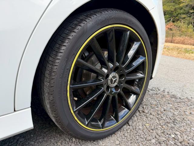 Ａクラス Ａ１８０　エディション１　／１５０台限定車／イエローグリーンアクセント専用エクステリア＆インテリア／専用１９インチＡＷ／アンビエントライト／レーダーセーフティＰ／全周囲カメラ／ＨＵＤ／純正ナビ／フルセグＴＶ／Ｂｌｕｅｔｏｏｔｈ（29枚目）
