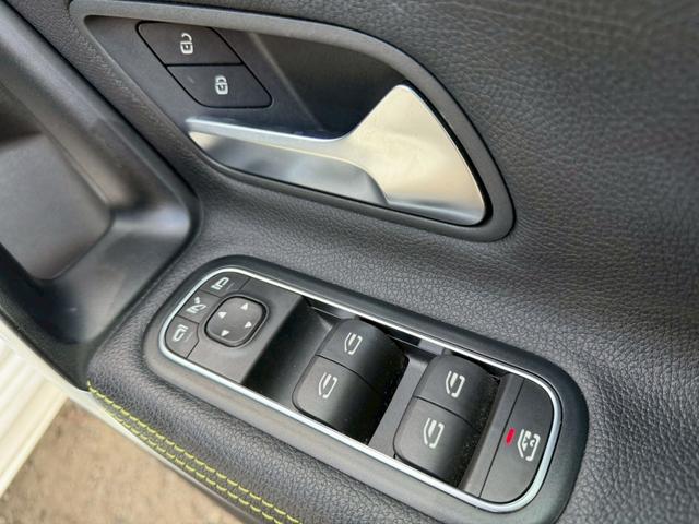 Ａクラス Ａ１８０　エディション１　／１５０台限定車／イエローグリーンアクセント専用エクステリア＆インテリア／専用１９インチＡＷ／アンビエントライト／レーダーセーフティＰ／全周囲カメラ／ＨＵＤ／純正ナビ／フルセグＴＶ／Ｂｌｕｅｔｏｏｔｈ（32枚目）