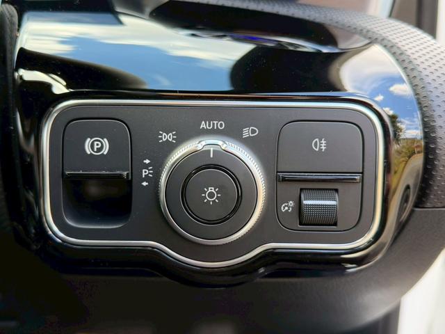 Ａクラス Ａ１８０　エディション１　／１５０台限定車／イエローグリーンアクセント専用エクステリア＆インテリア／専用１９インチＡＷ／アンビエントライト／レーダーセーフティＰ／全周囲カメラ／ＨＵＤ／純正ナビ／フルセグＴＶ／Ｂｌｕｅｔｏｏｔｈ（44枚目）