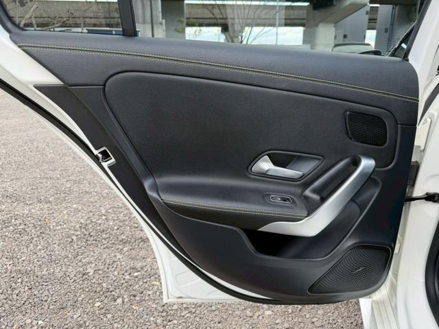 Ａクラス Ａ１８０　エディション１　／１５０台限定車／イエローグリーンアクセント専用エクステリア＆インテリア／専用１９インチＡＷ／アンビエントライト／レーダーセーフティＰ／全周囲カメラ／ＨＵＤ／純正ナビ／フルセグＴＶ／Ｂｌｕｅｔｏｏｔｈ（66枚目）