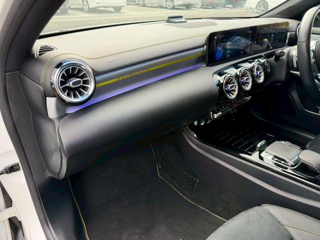 Ａクラス Ａ１８０　エディション１　／１５０台限定車／イエローグリーンアクセント専用エクステリア＆インテリア／専用１９インチＡＷ／アンビエントライト／レーダーセーフティＰ／全周囲カメラ／ＨＵＤ／純正ナビ／フルセグＴＶ／Ｂｌｕｅｔｏｏｔｈ（76枚目）