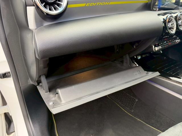 Ａクラス Ａ１８０　エディション１　／１５０台限定車／イエローグリーンアクセント専用エクステリア＆インテリア／専用１９インチＡＷ／アンビエントライト／レーダーセーフティＰ／全周囲カメラ／ＨＵＤ／純正ナビ／フルセグＴＶ／Ｂｌｕｅｔｏｏｔｈ（77枚目）