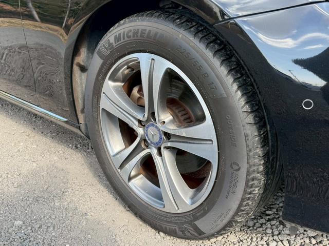 Ｅクラス Ｅ２００　アバンギャルド　／全周囲カメラ／レーダーセーフティＰＫＧ／ハーフレザーシート／前席パワーシート・メモリー・ヒーター／純正ナビ／ＴＶ／Ｂｌｕｅｔｏｏｔｈ／アンビエントライト／レーダークルーズ／ＢＳＭ／純正１７インチＡＷ（16枚目）