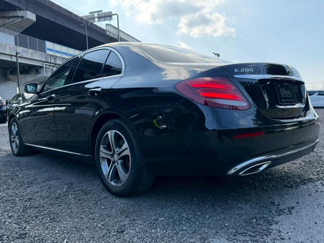 Ｅクラス Ｅ２００　アバンギャルド　／全周囲カメラ／レーダーセーフティＰＫＧ／ハーフレザーシート／前席パワーシート・メモリー・ヒーター／純正ナビ／ＴＶ／Ｂｌｕｅｔｏｏｔｈ／アンビエントライト／レーダークルーズ／ＢＳＭ／純正１７インチＡＷ（30枚目）