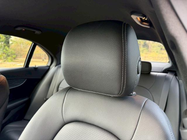 Ｃクラス Ｃ２００アバンギャルド　ＡＭＧライン　／レーダーセーフティＰＫＧ／ブラインドスポットアシスト／パワーシート／シートヒーター／シートメモリー／純正ナビ／Ｂｌｕｅｔｏｏｔｈ／ＣＤ・ＤＶＤ／フルセグＴＶ／レーダークルーズ／純正ＡＷ（71枚目）