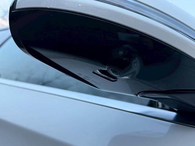 Ｅクラス Ｅ２００　アバンギャルド　スポーツ　／サンルーフ／レザーエクスクルーシブＰＫＧ／ブルメスター／エアバランスＰＫＧ／全周囲カメラ／パワートランク／黒革／前席パワーシート・シートメモリー／全席シートヒーター／アンビエントライト／純正ＡＷ（17枚目）