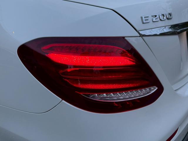 Ｅクラス Ｅ２００　アバンギャルド　スポーツ　／サンルーフ／レザーエクスクルーシブＰＫＧ／ブルメスター／エアバランスＰＫＧ／全周囲カメラ／パワートランク／黒革／前席パワーシート・シートメモリー／全席シートヒーター／アンビエントライト／純正ＡＷ（26枚目）