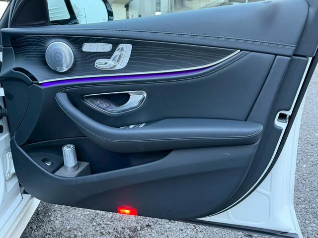Ｅクラス Ｅ２００　アバンギャルド　スポーツ　／サンルーフ／レザーエクスクルーシブＰＫＧ／ブルメスター／エアバランスＰＫＧ／全周囲カメラ／パワートランク／黒革／前席パワーシート・シートメモリー／全席シートヒーター／アンビエントライト／純正ＡＷ（31枚目）