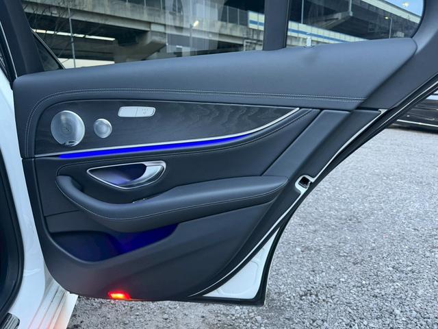 Ｅクラス Ｅ２００　アバンギャルド　スポーツ　／サンルーフ／レザーエクスクルーシブＰＫＧ／ブルメスター／エアバランスＰＫＧ／全周囲カメラ／パワートランク／黒革／前席パワーシート・シートメモリー／全席シートヒーター／アンビエントライト／純正ＡＷ（60枚目）